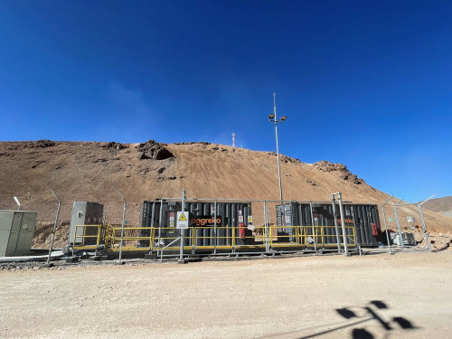 Sistema de energía híbrida reducirá costos y emisiones de mina Salares Norte