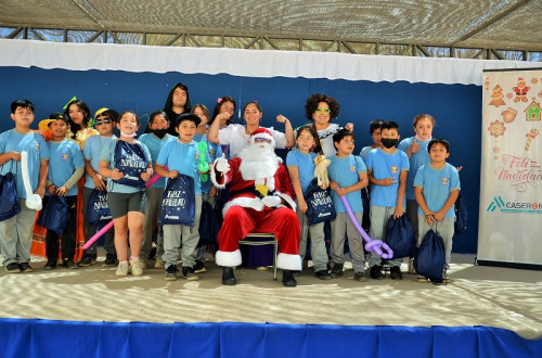 Caserones celebró la Navidad con estudiantes de escuelas rurales de Tierra Amarilla