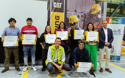 Finning cierra ciclo de capacitaciones STEM 2022 con 50 nuevos graduados de la Región Metropolitana