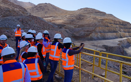 Estudiantes de Inacap conocieron en faena los procesos mineros de El Abra