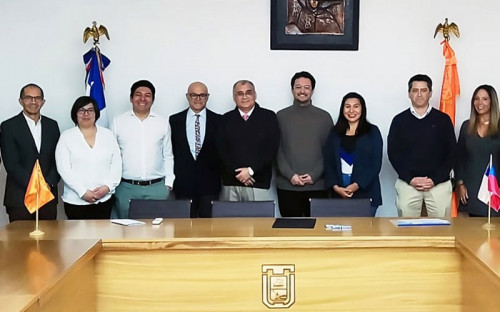 Solek y Universidad de Tarapacá firman inédito acuerdo de colaboración local