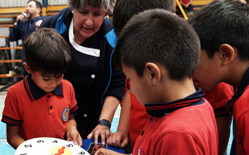 Estudiantes de Calama aprenden matemáticas en forma lúdica con Fondo Escolar de Minera El Abra