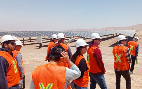 Programa de movilidad estudiantil realiza recorrido por laboratorios y parques fotovoltaicos en Arica
