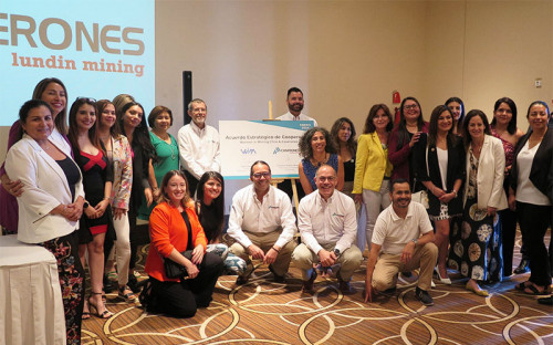 Caserones y Women in Mining Chile firman acuerdo de cooperación