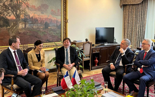 Con el compromiso de reforzar la relación económica y comercial concluyó visita del Ministro Síkela