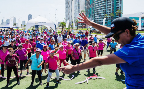 Adultos mayores del centro integral “Ariel Standen” celebraron Día Nacional del Deporte en borde costero de Iquique