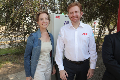 Gobierno inaugura «electroterminales» para transporte público con tecnología ABB