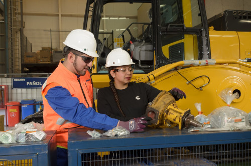 Grupo Komatsu Cummins recibe reconocimiento del Ministerio de Medio Ambiente por cuantificar y reducir su huella de carbono