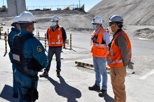 Vicepresidente de Operaciones Norte y gerente general de Chuquicamata dialogan con trabajadores