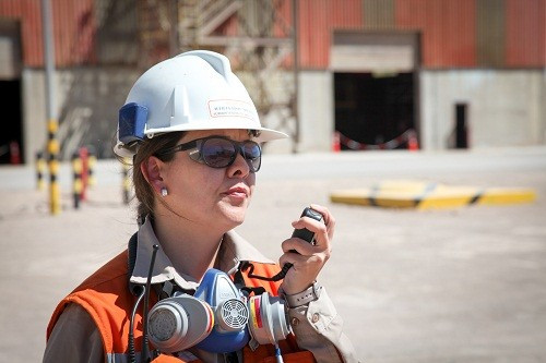 Presentan primer banco de buenas prácticas para aumentar participación femenina en la industria