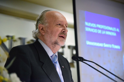 Ministro de Minería destaca que el 73% de las mujeres que trabaja en la industria vive en regiones