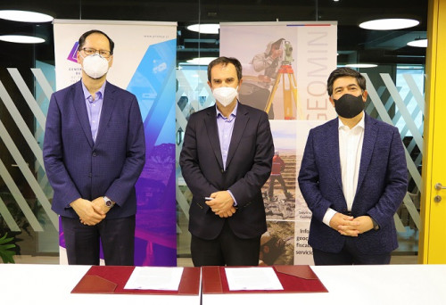 Sernageomin y Centro Nacional de Pilotaje firman convenio que permitirá validación de nuevas tecnologías en la minería
