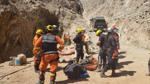 Rescatan con vida a mineros atrapados en Tierra Amarilla