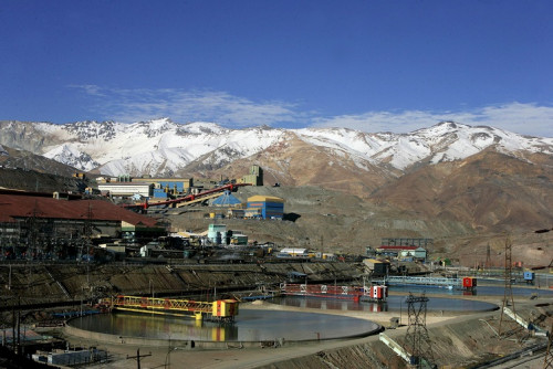 Codelco firma acuerdo con sindicatos El Teniente y Caletones