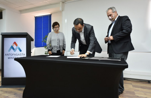 Antofagasta Minerals y Corporación Clúster Minero acuerdan hoja de ruta conjunta y renuevan acuerdo con Sicep