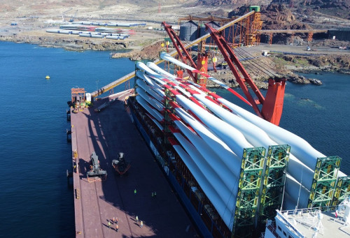 Llegaron a Chile los componentes de aerogeneradores para el Parque Eólico Atacama
