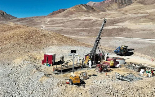 McEwen destaca avances de sus perforaciones en proyecto Los Azules en Argentina