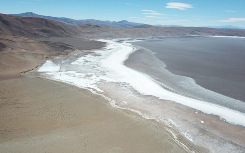 Argentina avanza en litio: Aprueban permisos de preconstrucción a nuevo yacimiento en el norte del país