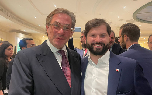 Gira europea y litio: Presidente Boric y CEO de Ensorcia Group se reúnen en París