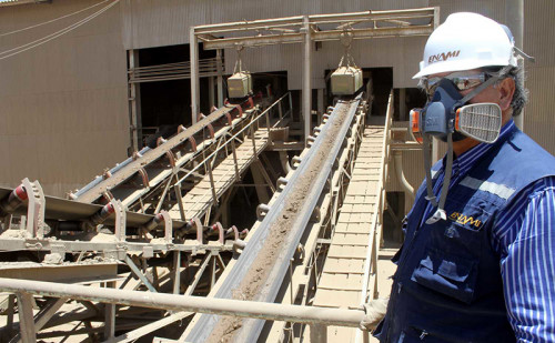 Minera licita servicio de regularización de bodegas de almacenamiento de sustancias peligrosas