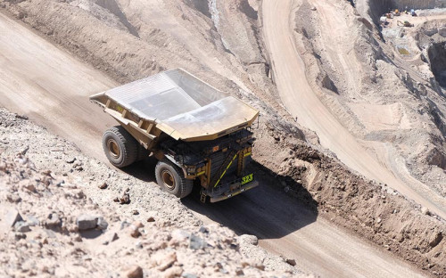 Sernageomin y Usach firman convenio para implementar sistema de medición geodésica para potenciar actividades mineras