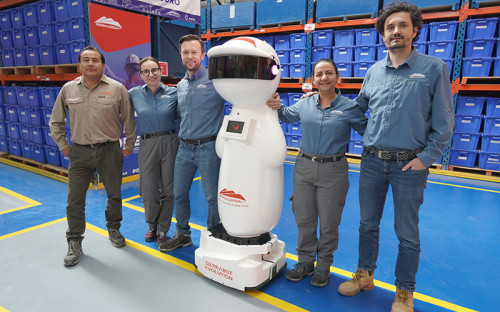 Sierra Gorda SCM presenta su evolucionado robot de gestión de bodegas