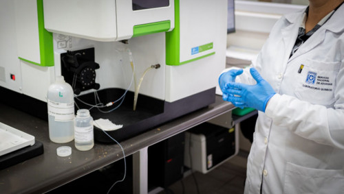 Laboratorio Químico de Aduanas alcanza importante acreditación en el área del litio